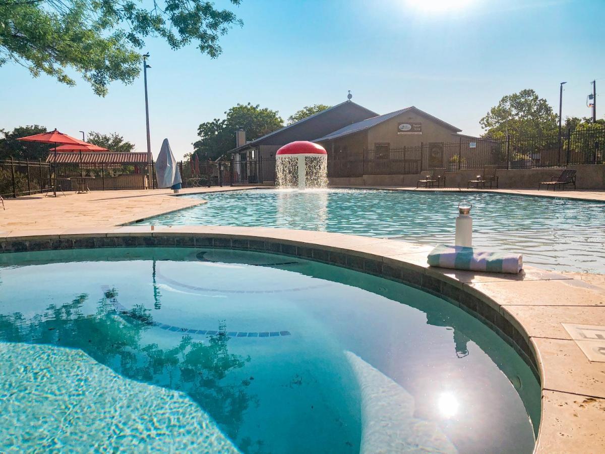 Sun Retreats Texas Hill Country Hotel New Braunfels Exterior foto